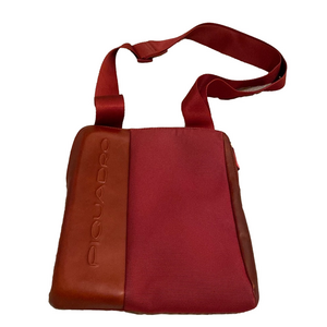 PIQUADRO DARK RED CROSSBODY BAG . Unisex model .